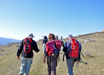 Trekking su lunga distanza per gli itinerari dei sentieri delle Alpes de Haute Provence.