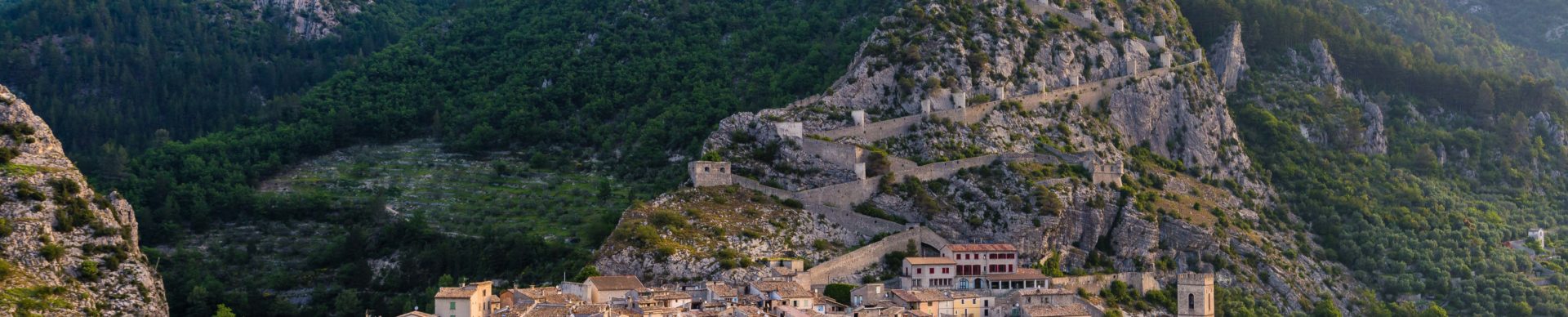 Entrevaux citadelle (roccaforte) fortificata Vauban ©T. Verneuil