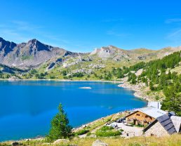 rifugi sul lago di Allos nel Parco nazionale del Mercantour