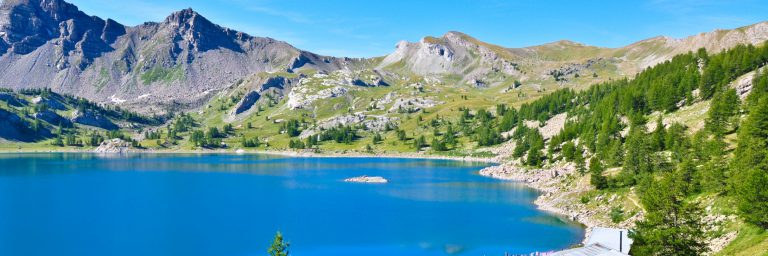 rifugi sul lago di Allos nel Parco nazionale del Mercantour