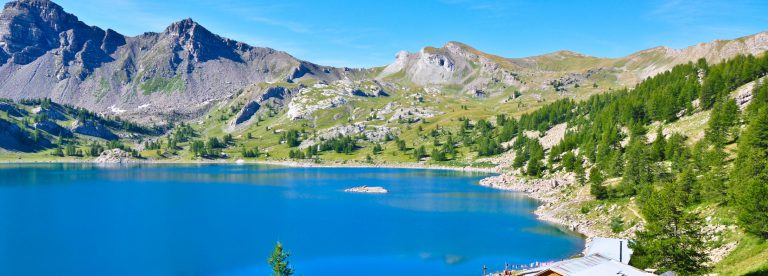 rifugi sul lago di Allos nel Parco nazionale del Mercantour