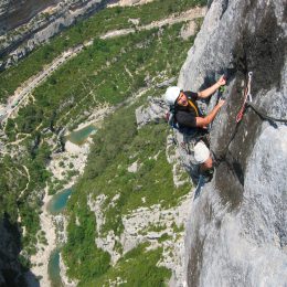 Climbing - Rope up in Gorges du Verdon ©Lionel