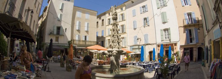 Forcalquier place St Michel ©M. Boutin