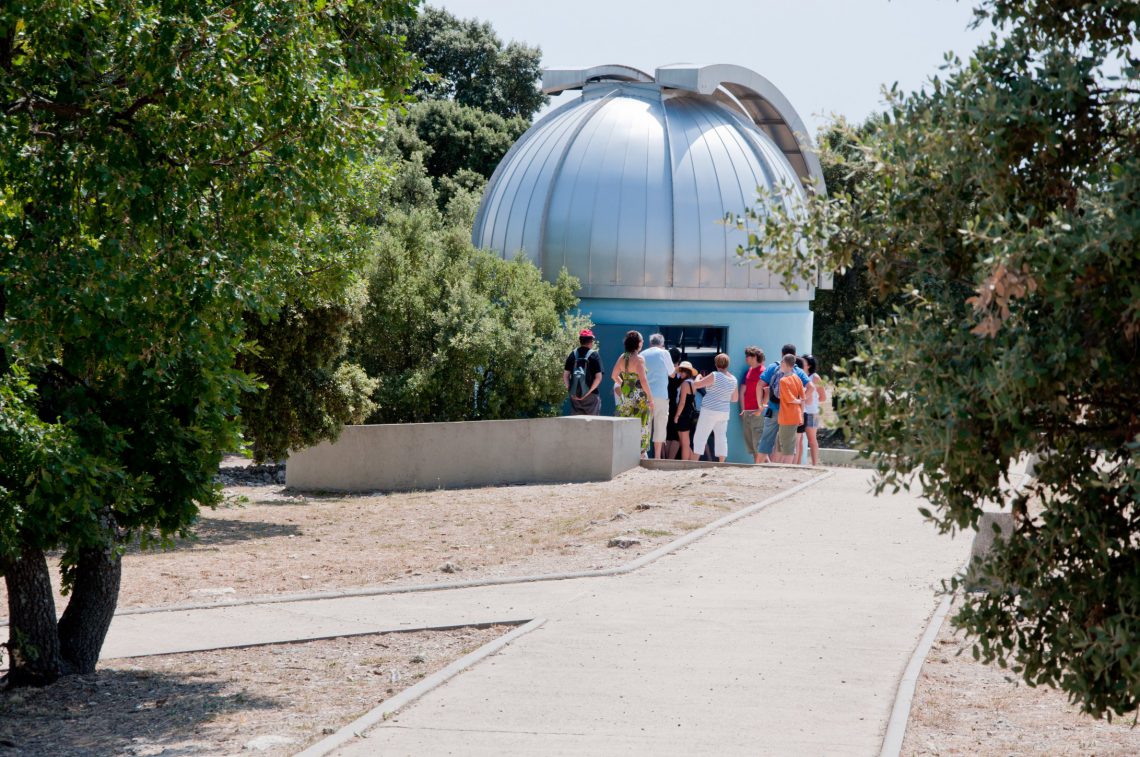 Osservando il cielo Centro di astronomia di Saint Michel l’Observatoire ©Mir