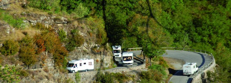 Camping-car dans le col de la Bonette ©Camping-Car Club Digne-les-Bains